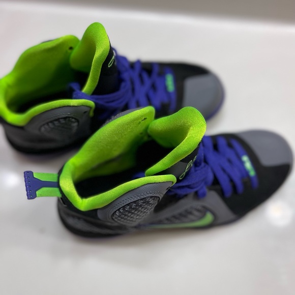 Lebron 9 Sneaker - Picture 2 of 4